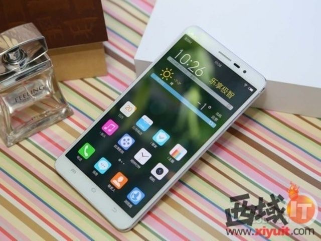 ƶ4G ɶvivo Xplay 3S2800Ԫ 