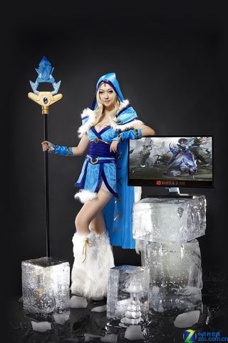 三星曲面显示器助DOTA2玩家战年兽 